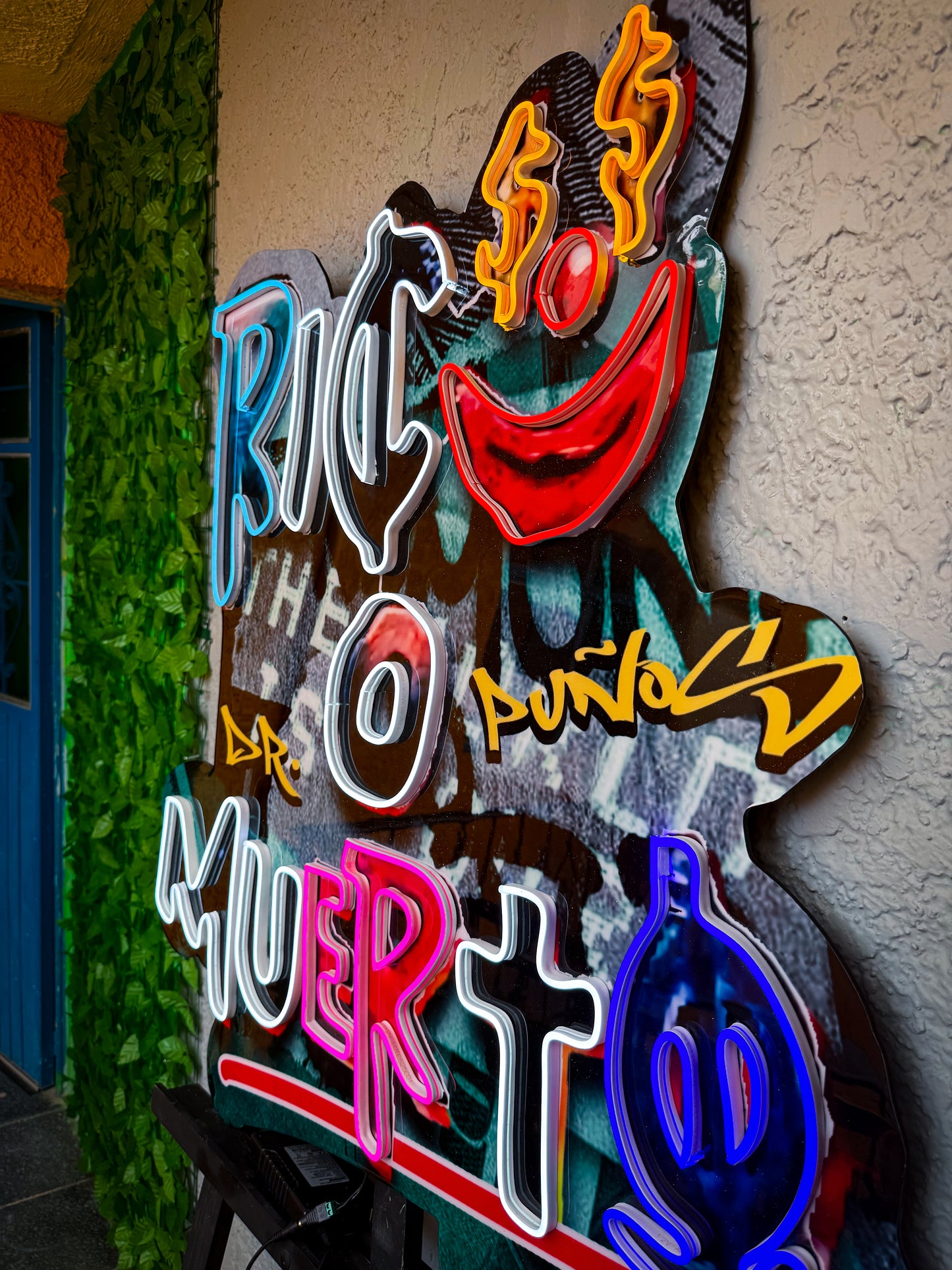 Logo Personalizado Resina Epoxica y Neon