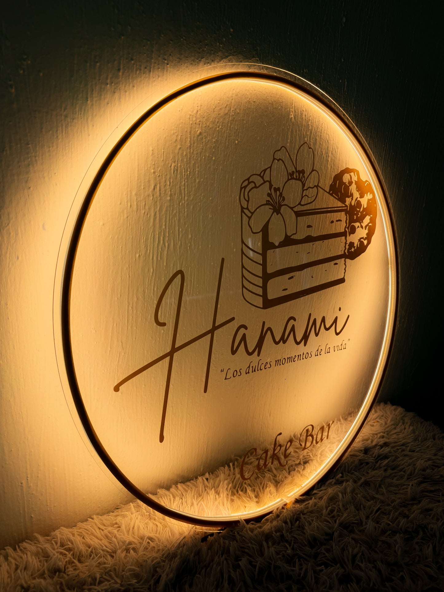 Logo Personalizado Neon - Letrero Luminoso Dorado Espejo 70 cm
