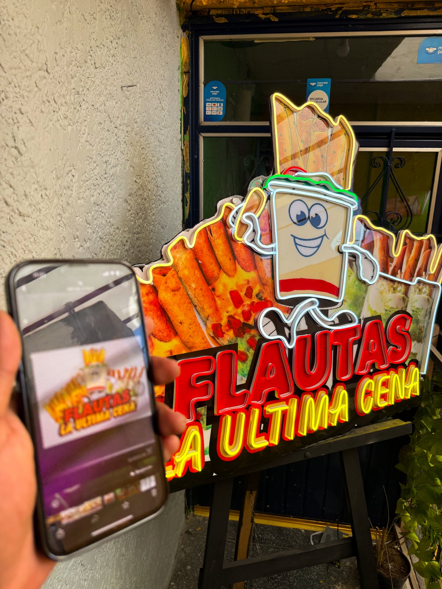 Letrero Personalizado de Resina Epóxica y Neon