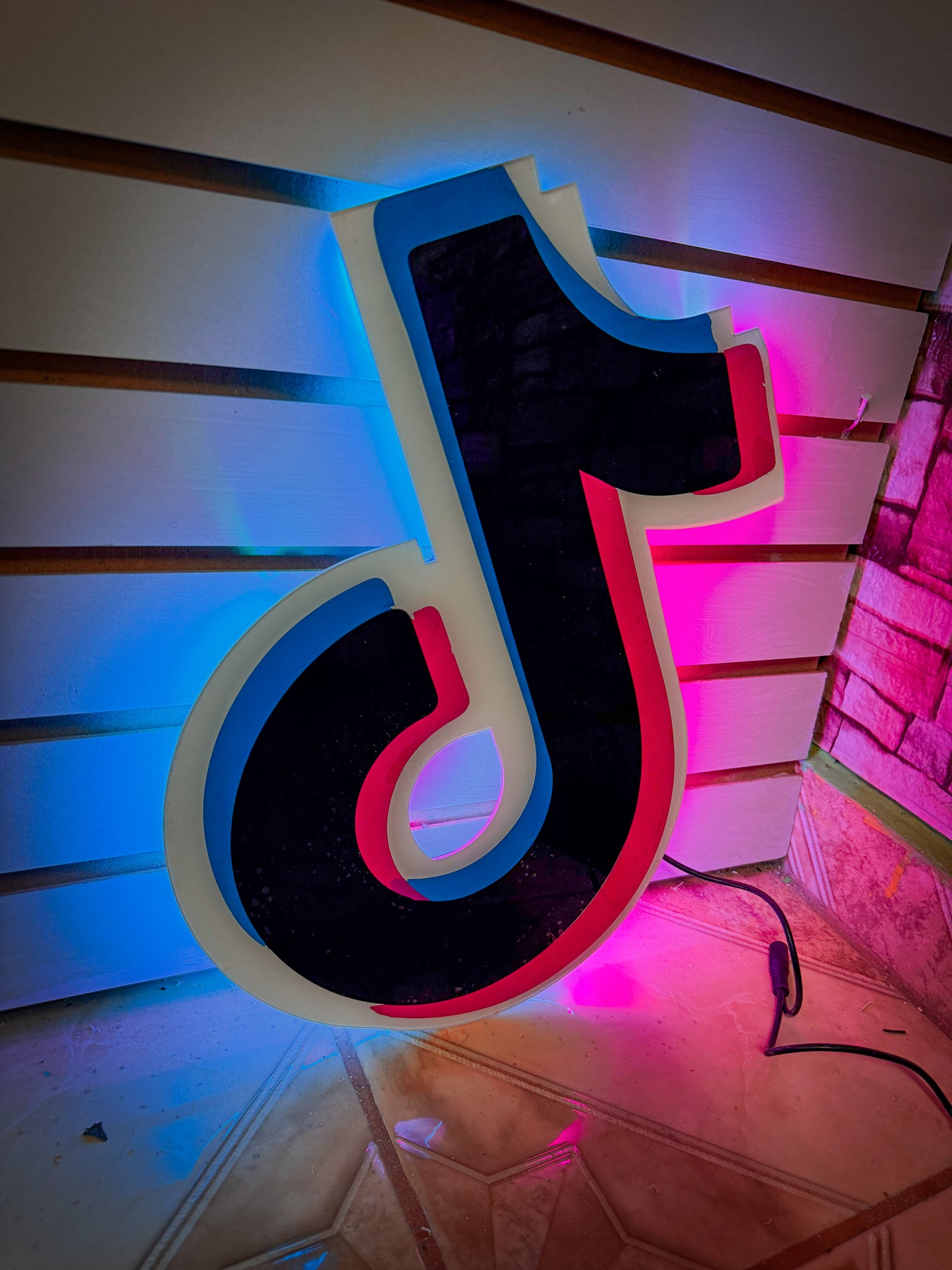 Logo Tiktok Neon Luminoso