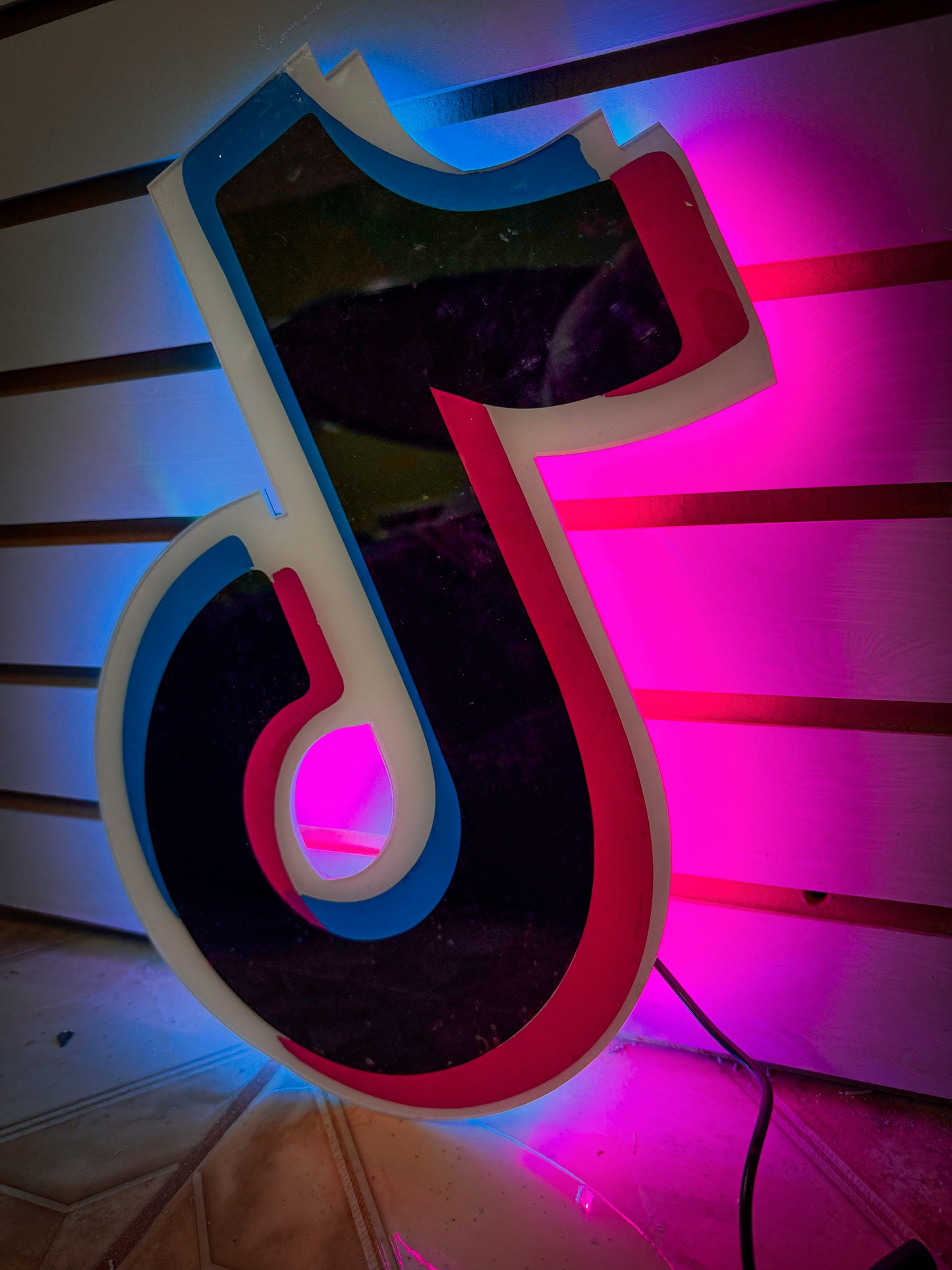 Logo Tiktok Neon Luminoso