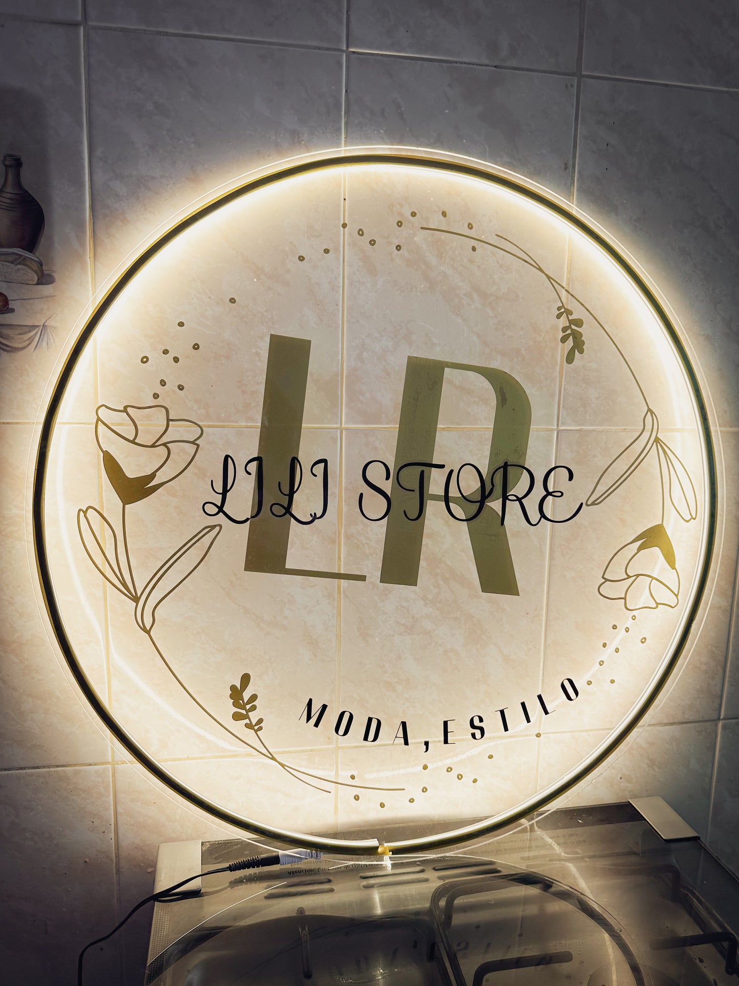 Logo Personalizado Neon - Letrero Luminoso Dorado Espejo 70 cm