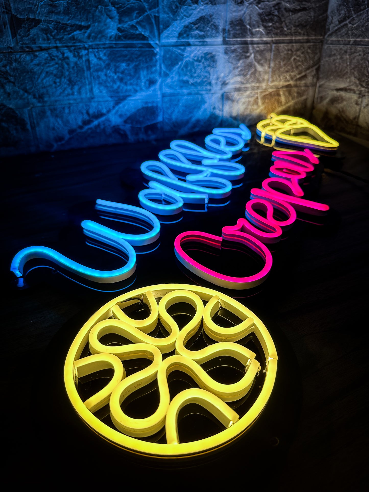 Letrero Neon Waffles Y Crepas Neon Led