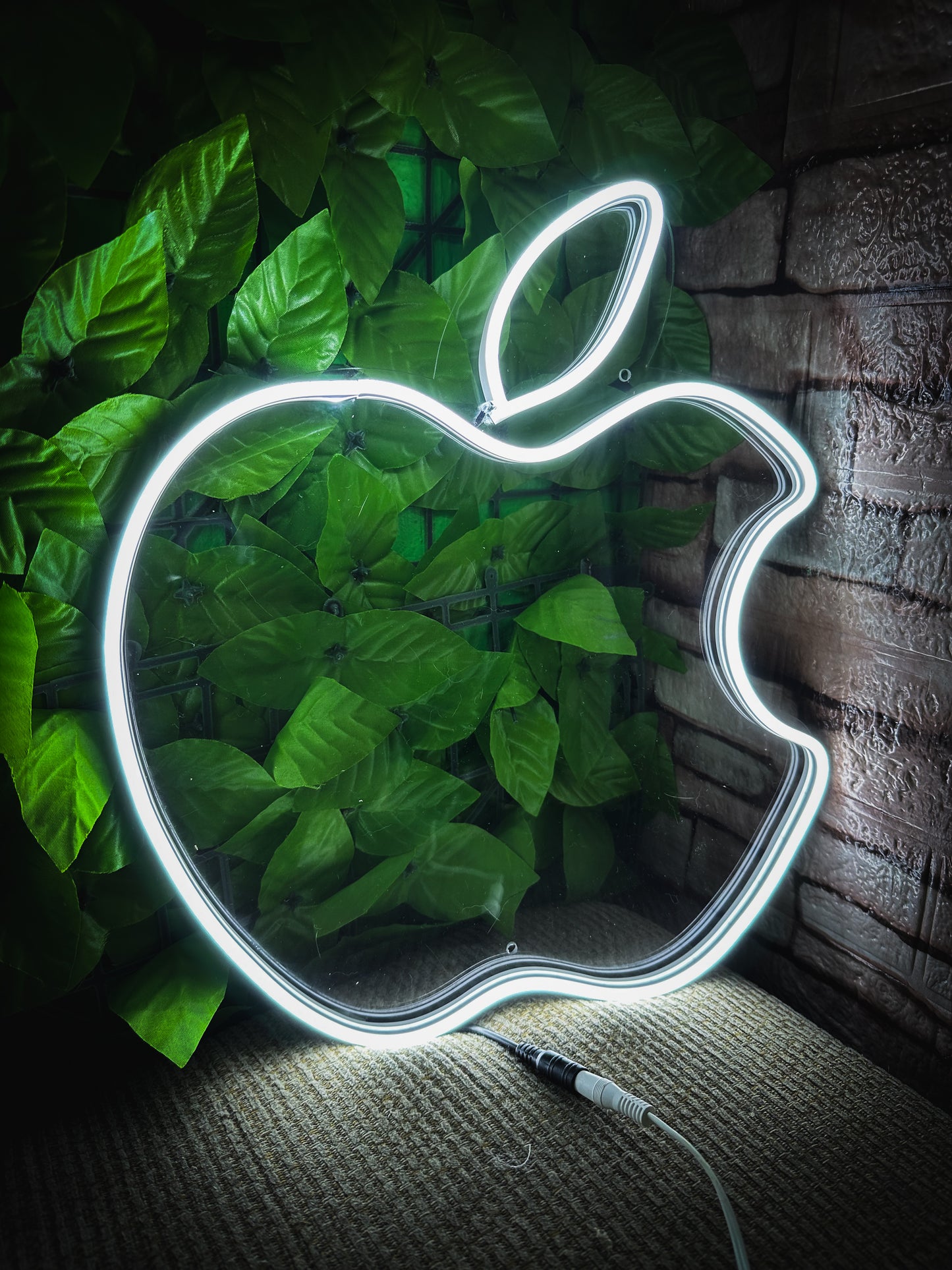 Letrero Apple neon