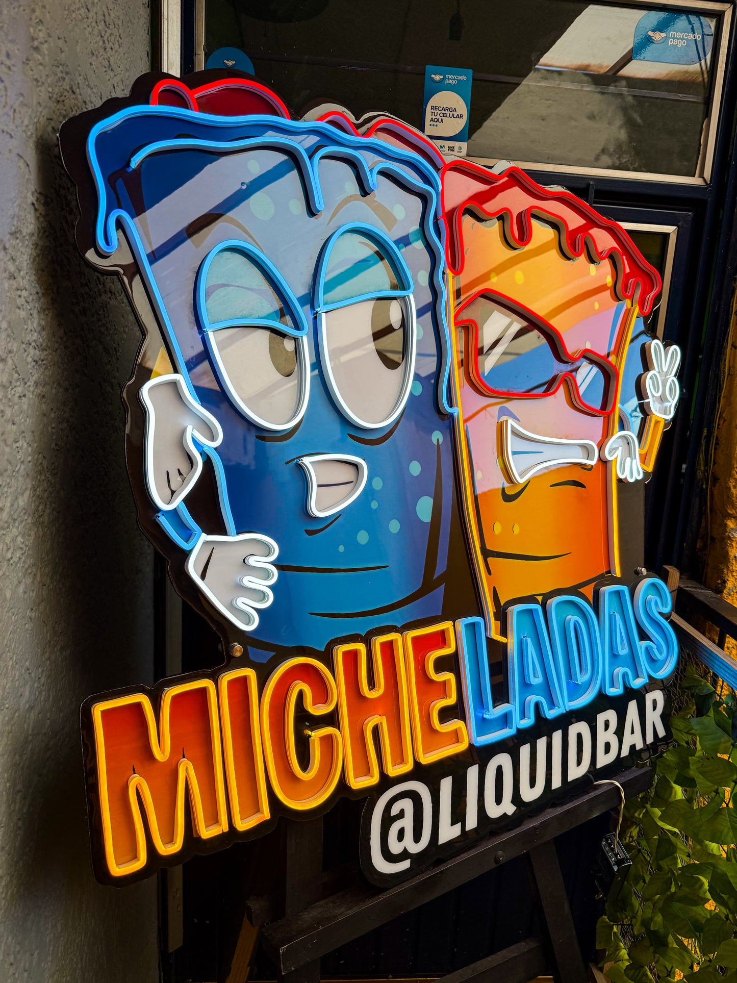 Logo Personalizado Resina Epoxica y Neon